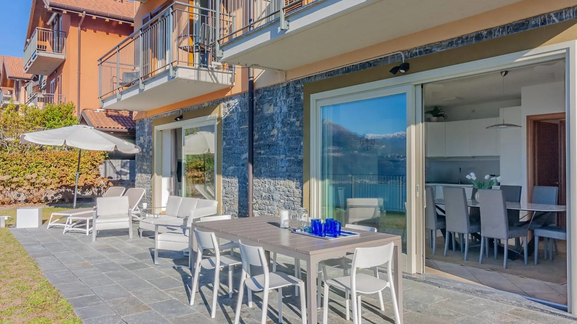 The Patio Over Varenna Perledo Apartment